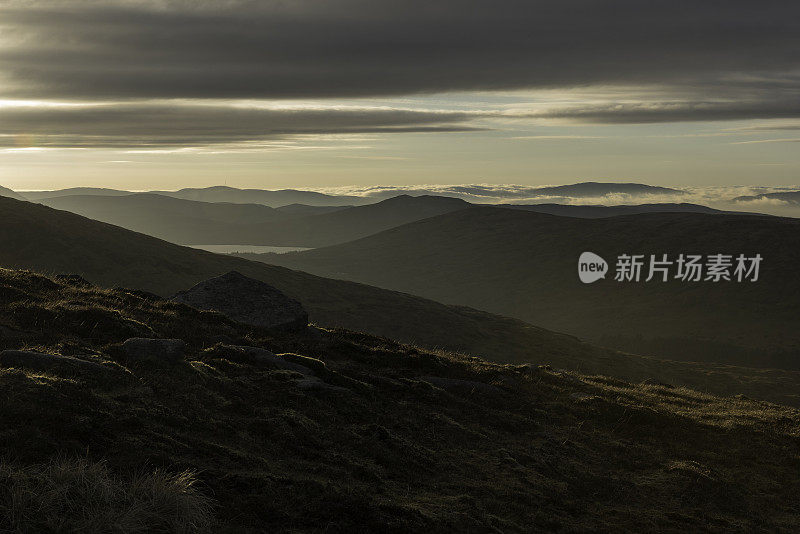 夕阳，莫恩山脉，北爱尔兰