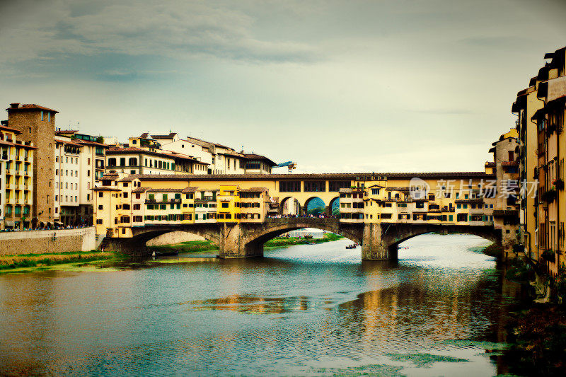 复古老照片风格的维琪奥角桥，佛罗伦萨，意大利