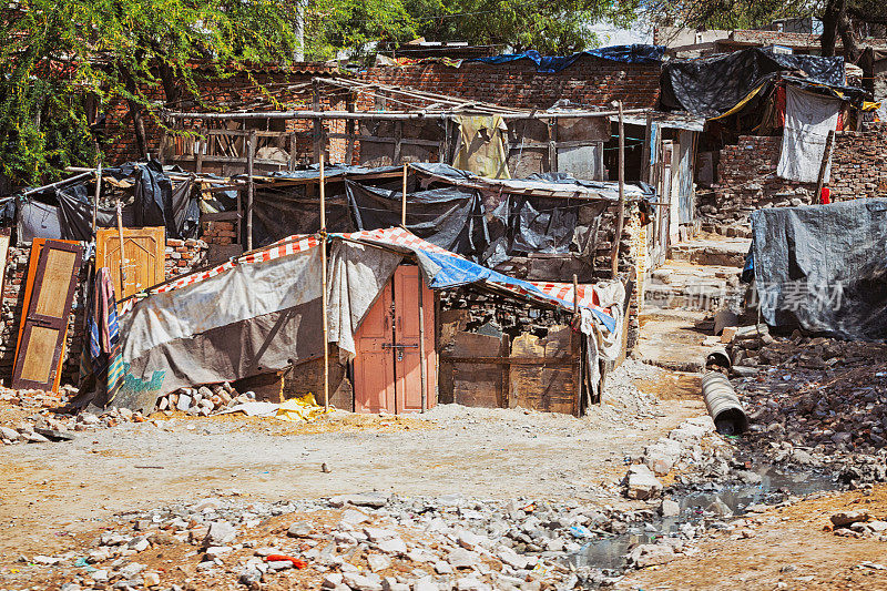 印度斋浦尔贫困地区的棚屋