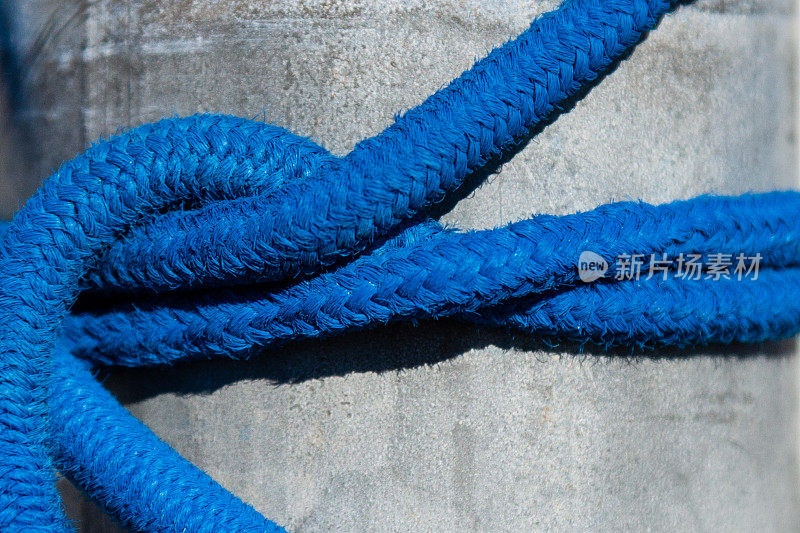蓝色的绳子