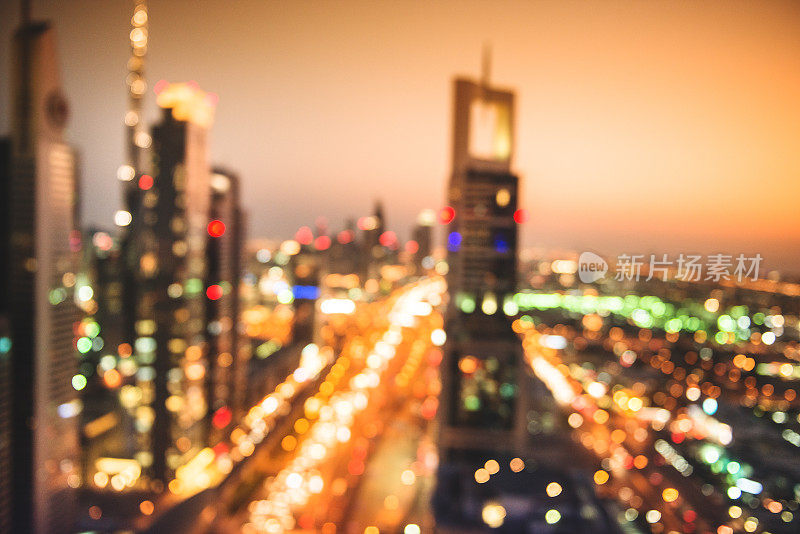 使迪拜市中心的灯光散焦
