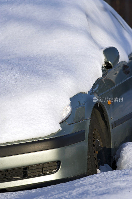 雪在