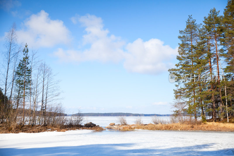 春天芬兰的风景。Saimaa湖