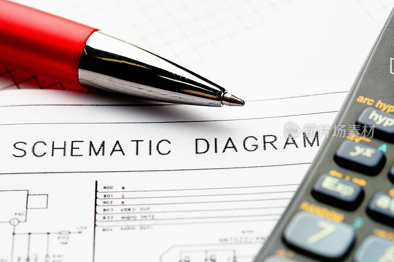 圆珠笔与原理图和科学计算器