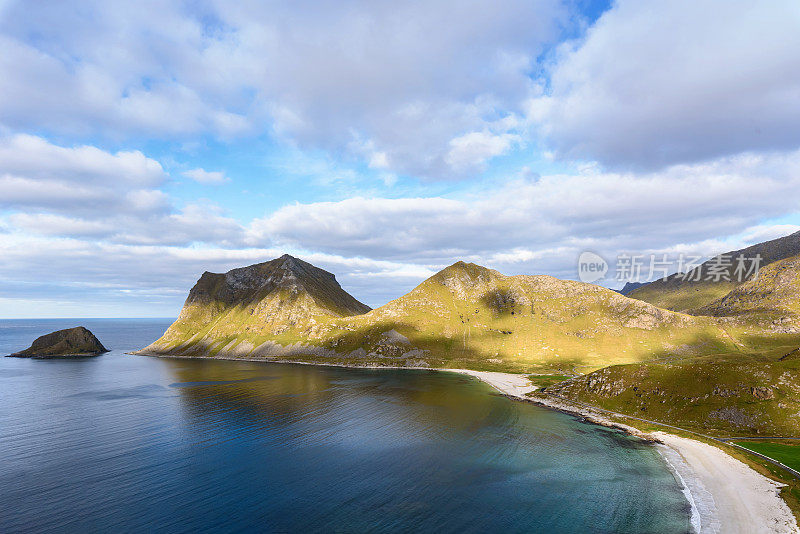挪威罗弗敦荷兰斯梅恩美丽的山景与挪威海