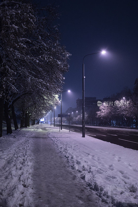 塞尔维亚贝尔格莱德市的雪夜