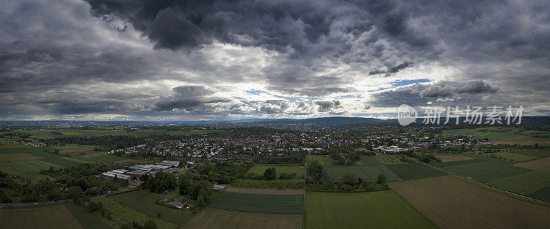 莱茵高陶努斯地区和威斯巴登的鸟瞰图