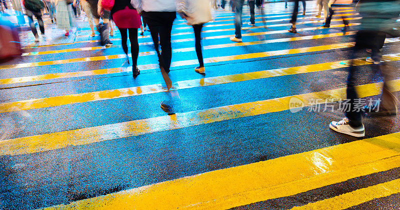 香港行人过马路的低段，动态模糊