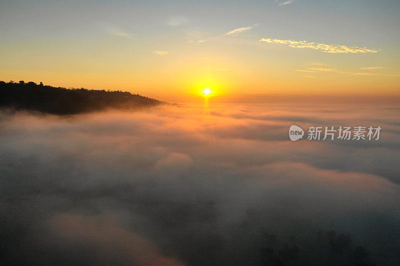 莫宁顿半岛上空的雾