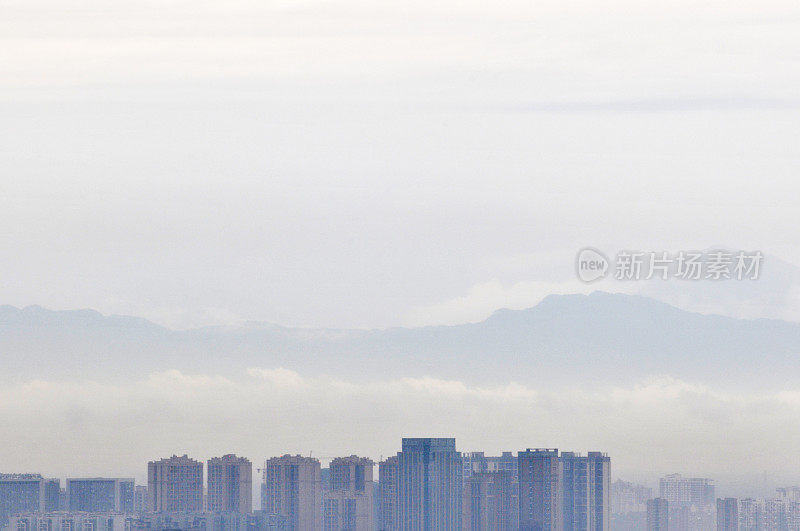 城市天际线在日出，成都，中国