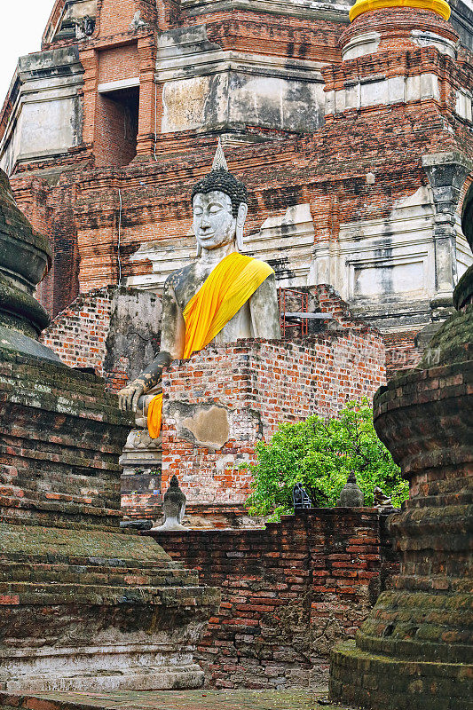 泰国大城府古寺的佛像