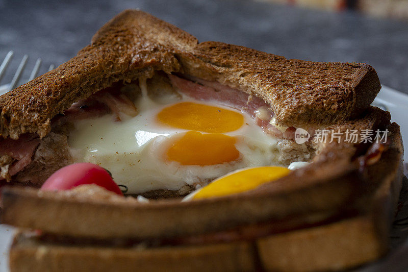 自制早餐:鸡蛋烤三明治
