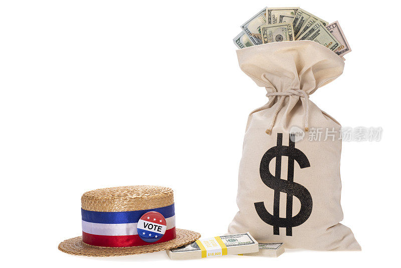 一个带有投票按钮的竞选帽，旁边是一个帆布钱袋和一堆钱
