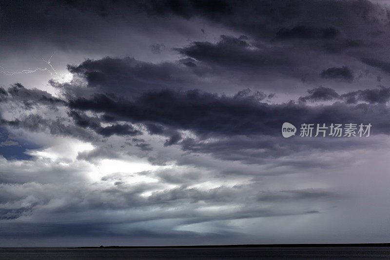 云景暴风雨闪电雷暴天气穆迪