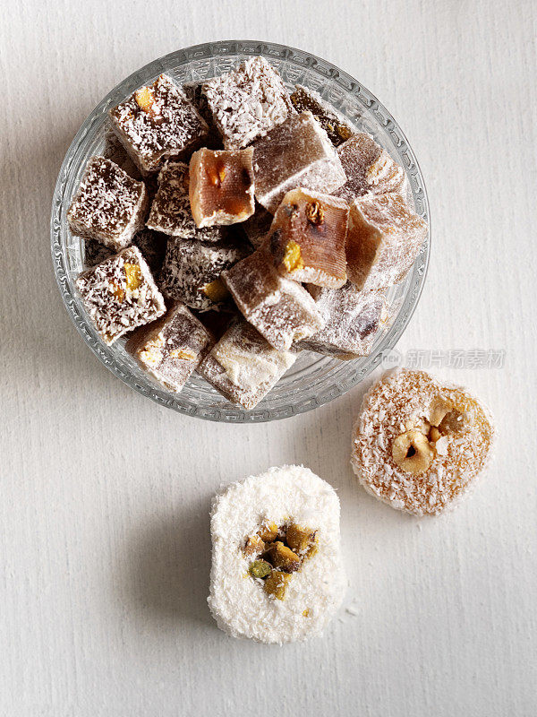 土耳其软糖，Lokum，甜块土耳其软糖，传统的土耳其软糖与坚果