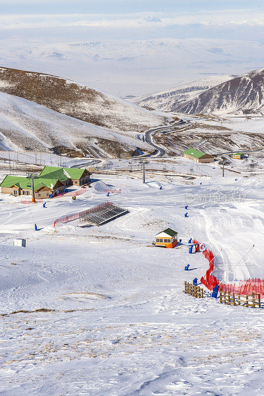 冬季的帕兰多肯雪山和Konaklı高原。(埃尔祖鲁姆)