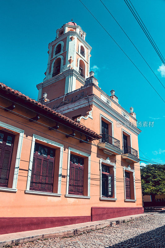 古巴特立尼达圣弗朗西斯科伊格莱西亚会议附近的街道