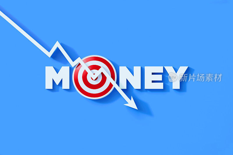 投资风险和损失概念-线图与箭头下降在金钱文本和红牛的眼睛目标在蓝色背景