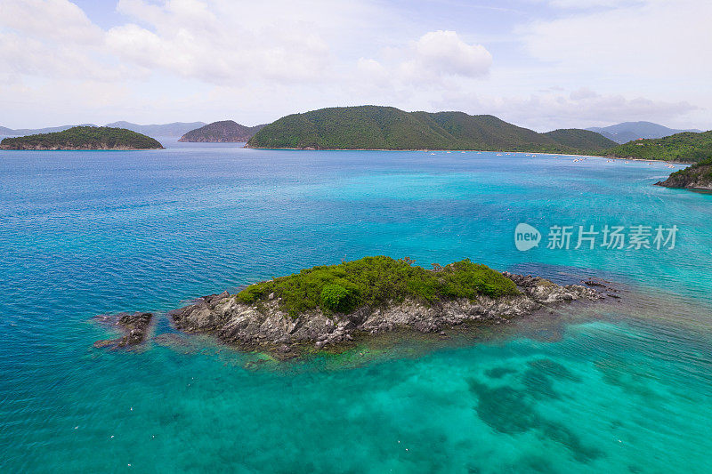 空中俯瞰美属维尔京群岛的圣托马斯和圣约翰海滩