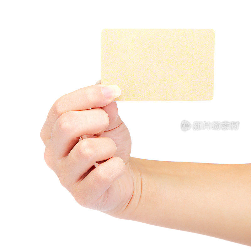美丽的女性手里拿着一张金色的空白卡片。