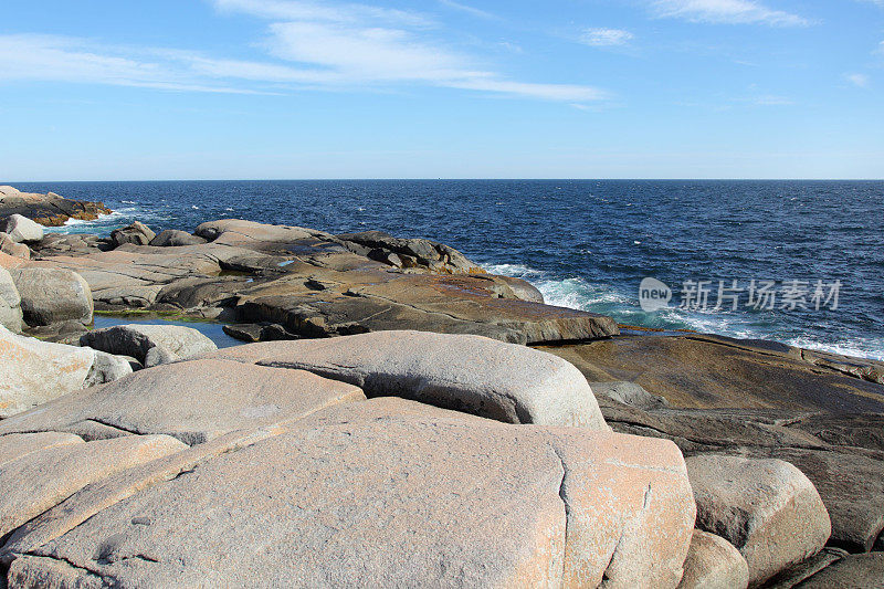 佩吉斯湾的岩石海岸美景