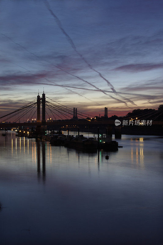 泰晤士河上的黎明