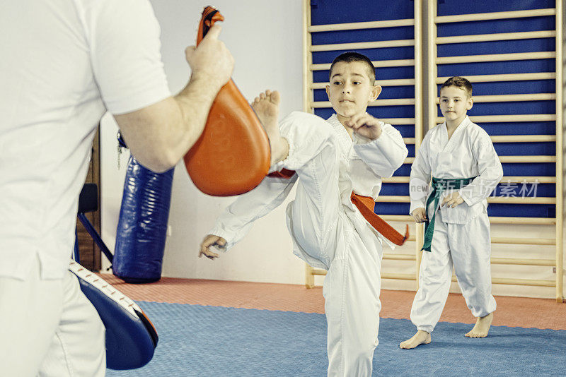 儿童跆拳道训练