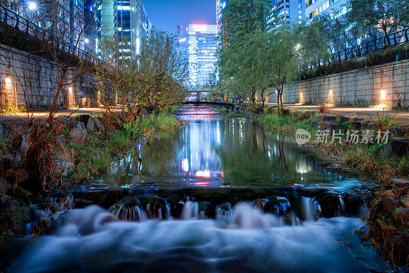 首尔市中心的夜晚