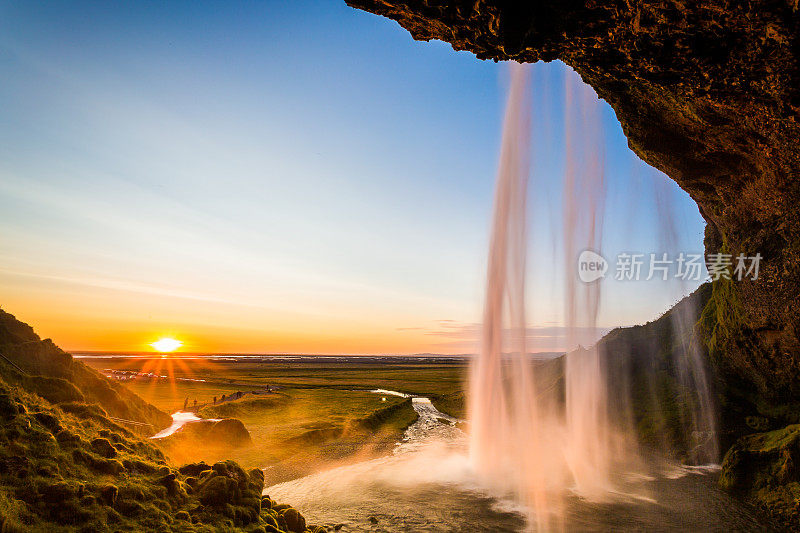 冰岛风景，日落时的Seljalandsfoss瀑布
