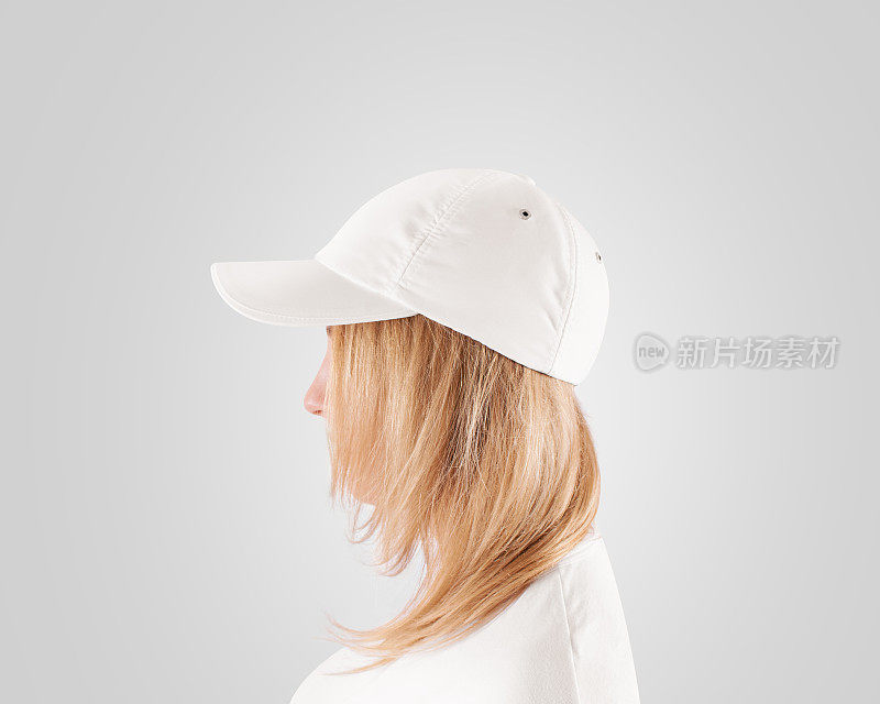 空白的白色棒球帽模型模板，戴在妇女的头上
