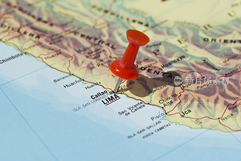 利马在地图上用红色图钉标记