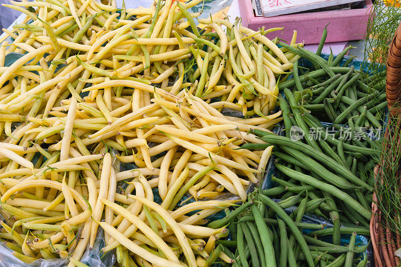 新鲜有机绿豆和蜡豆