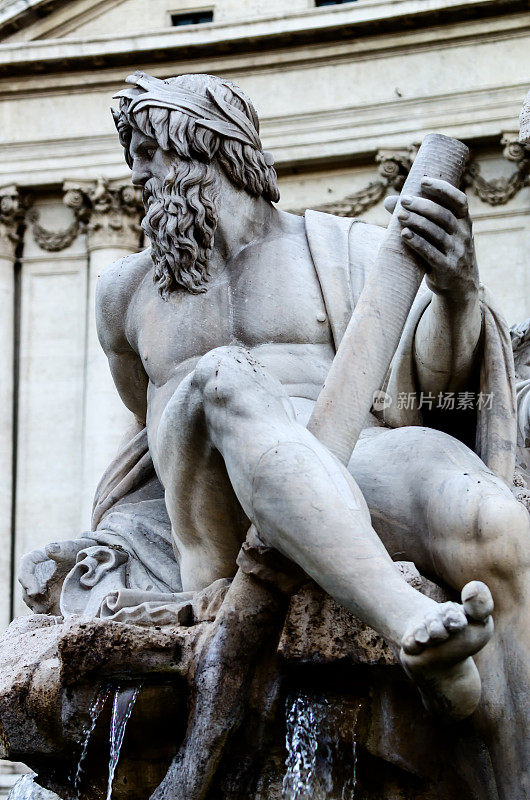 罗马贝尔尼尼喷泉中的宙斯神像
