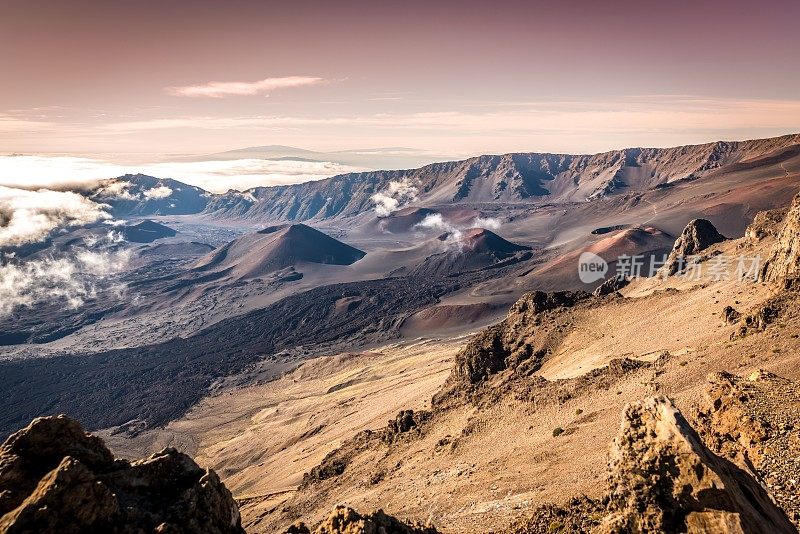 哈雷阿卡拉火山和火山口