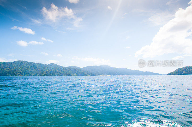 泰国南部海滩的全景