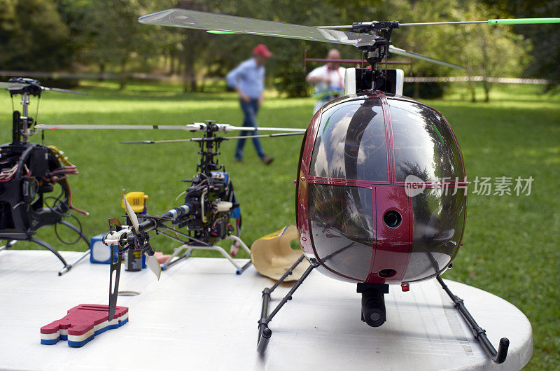 无线电控制的直升机。彩色图像