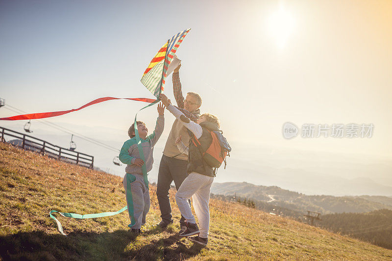 和爷爷一起放风筝