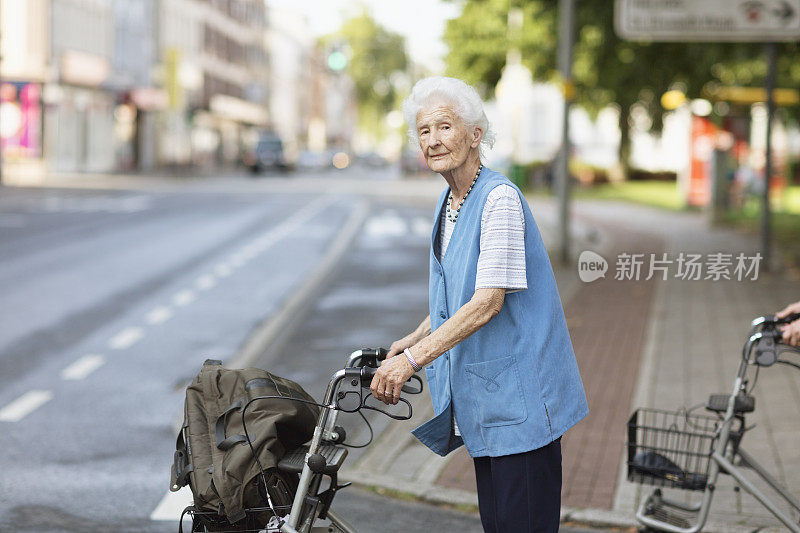 老女人和沃克