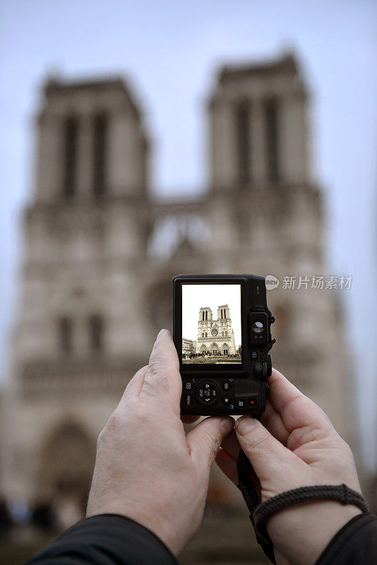 巴黎圣母院的游客