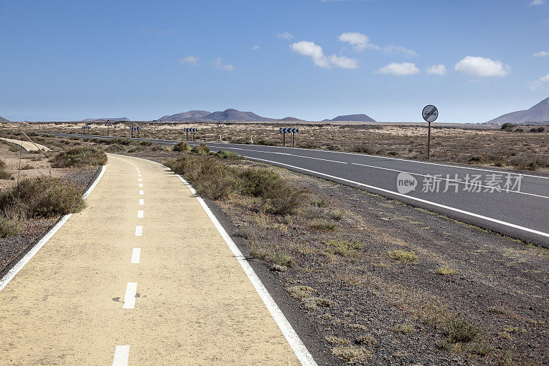 火山景观与道路和自行车道