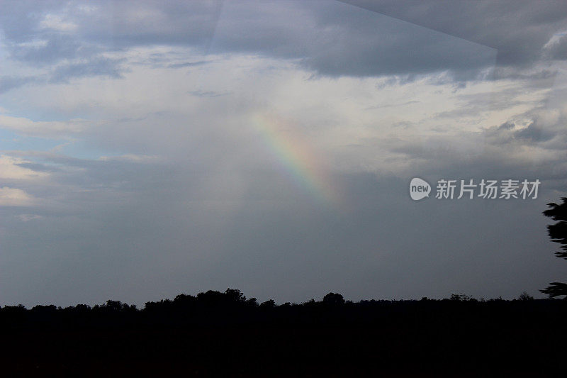 塞尔维亚上空乌云密布