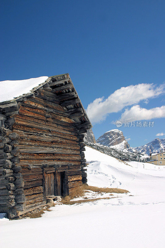 阿尔卑斯山白云石区的小木屋