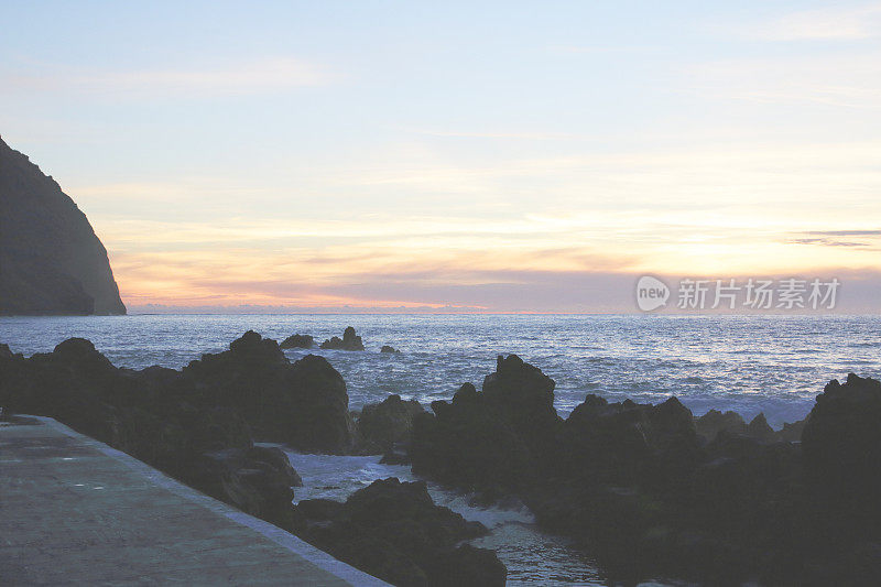 海景：大西洋海岸马德拉（莫尼兹港）