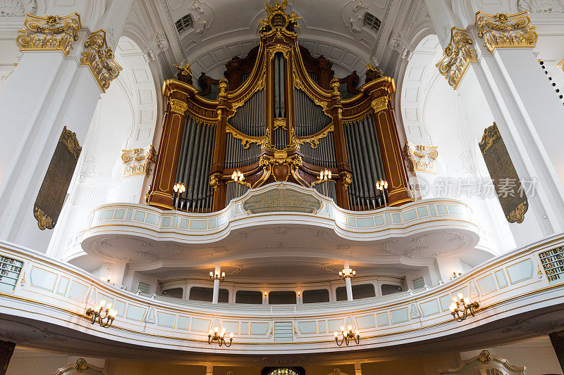 德国汉堡圣迈克尔教堂的管风琴