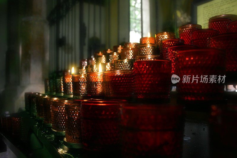 candels在教堂