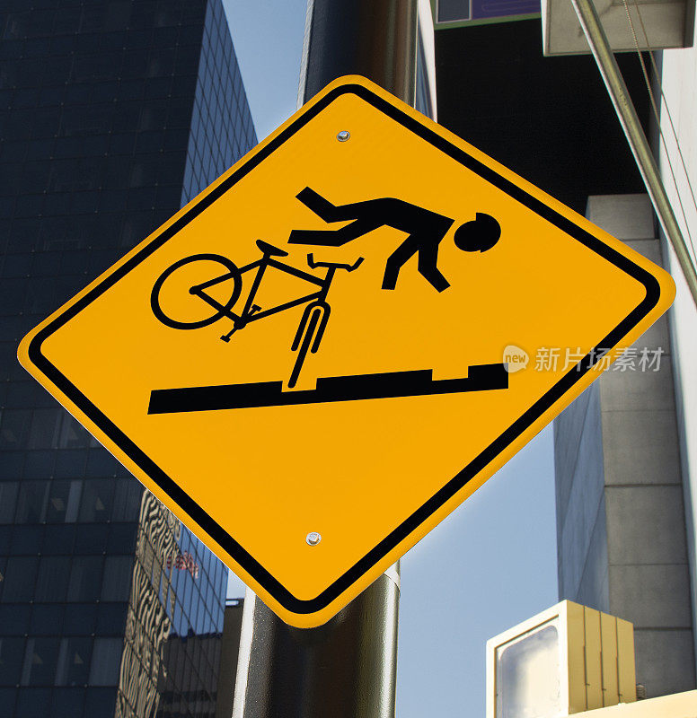 自行车危险标志电车轨道警告