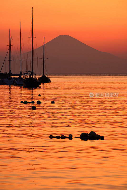 富士山和日落后的日落