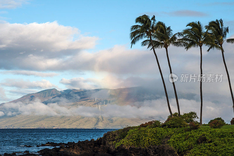 日出和彩虹在波罗海滩，在Wailea，毛伊岛，夏威夷