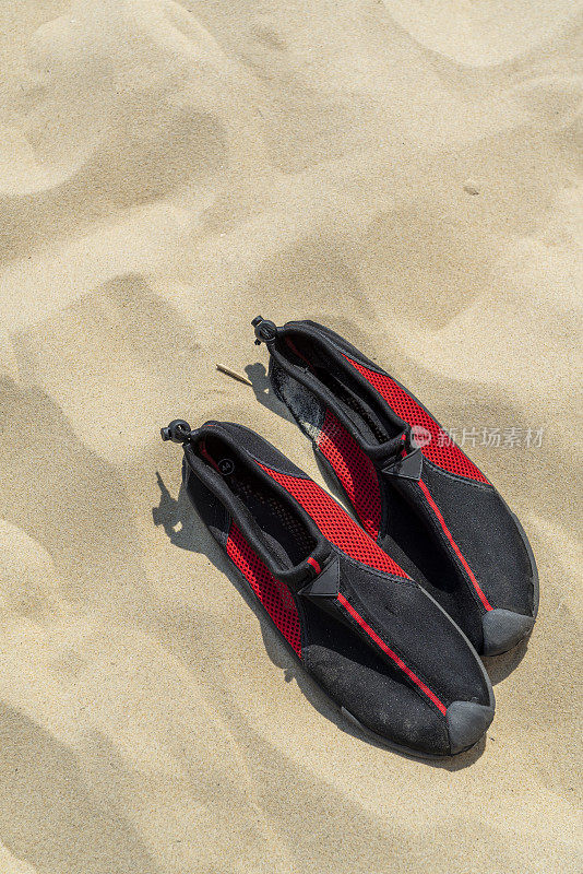 氯丁橡胶的沙滩鞋