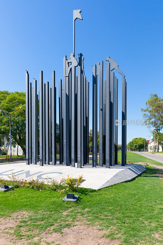 阿根廷科尔多瓦纪念碑，题为改革一百周年门户